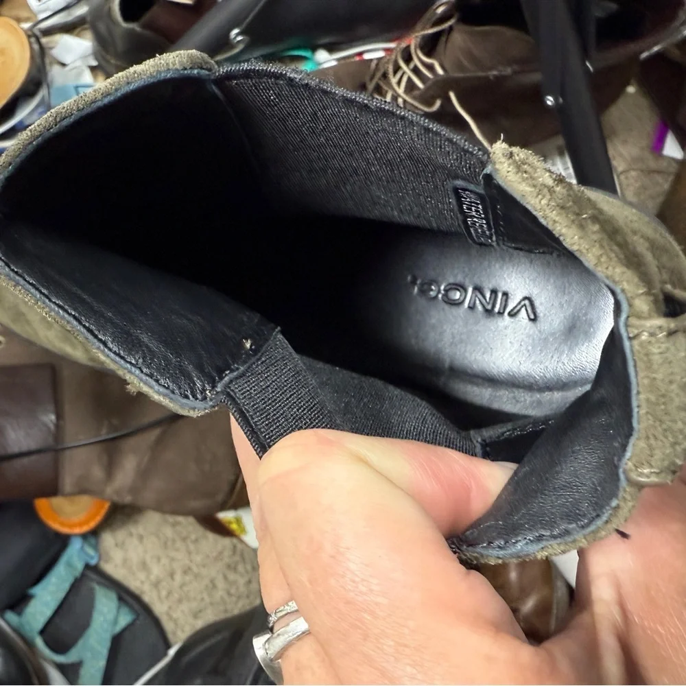 Vince Henderson Water Repellant Heeled Chelsea Boot 8.5M - Picture 9 of 11